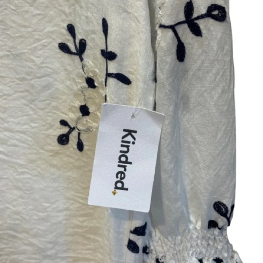 NWT Anthropologie Kindred White Blouse with Navy Floral Embroidery Size M